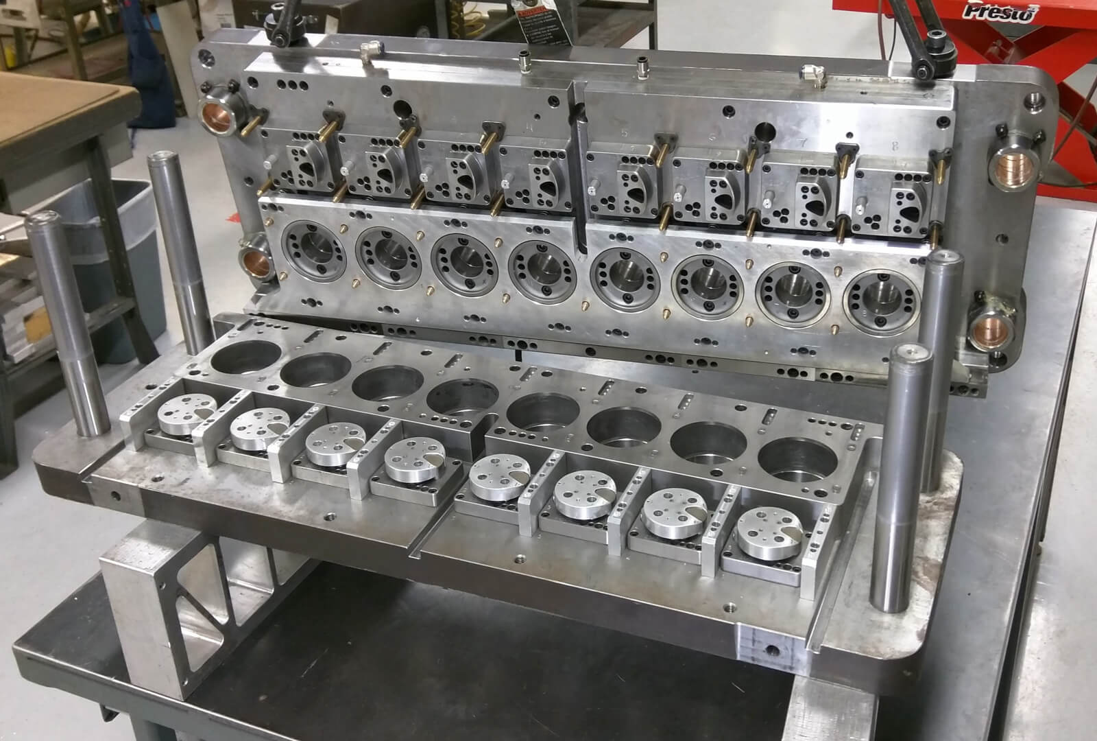 Tool for custom thermoforming production